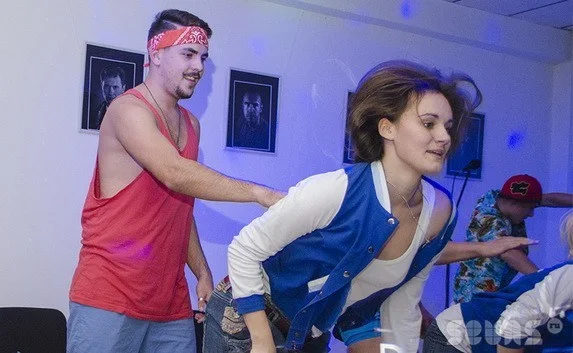 Горячий танцевальный вечер конкурса «Холостяки» на «SevStar.Fm»
