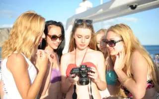 Перед отборочным этапом конкурса «Miss bikini models» девушкам-моделям устроили фотопрогулку на яхте