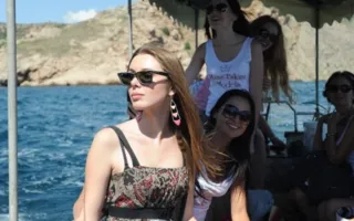 Перед отборочным этапом конкурса «Miss bikini models» девушкам-моделям устроили фотопрогулку на яхте