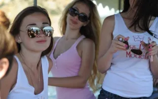 Перед отборочным этапом конкурса «Miss bikini models» девушкам-моделям устроили фотопрогулку на яхте
