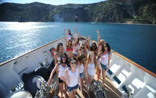 Перед отборочным этапом конкурса «Miss bikini models» девушкам-моделям устроили фотопрогулку на яхте