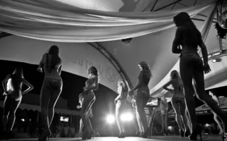 Дефиле в купальниках на конкурсе красоты «Жемчужина Чёрного моря-2013»