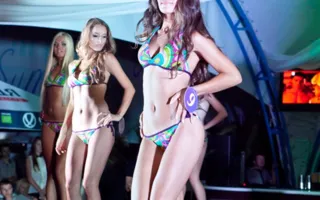 Дефиле в купальниках на конкурсе красоты «Жемчужина Чёрного моря-2013»