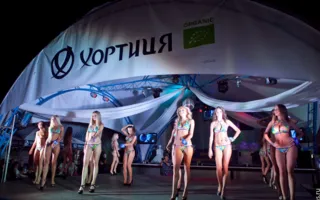 Дефиле в купальниках на конкурсе красоты «Жемчужина Чёрного моря-2013»