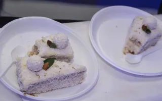 На очередном этапе конкурса «Холостяки» девушек-судей подкупали десертами и голыми телами