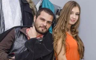 На очередном этапе конкурса «Холостяки» девушек-судей подкупали десертами и голыми телами