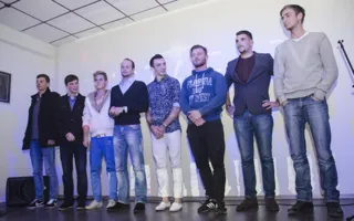 На очередном этапе конкурса «Холостяки» девушек-судей подкупали десертами и голыми телами