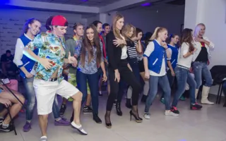 Горячий танцевальный вечер конкурса «Холостяки» на «SevStar.Fm»