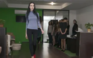 Кастинг моделей для участия в показе одежды в «Discount center»