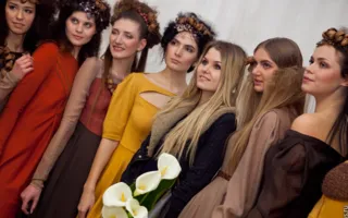 В Севастополе дизайнер Людмила Комардина представила свою новую коллекцию одежды «Шелест ветра»