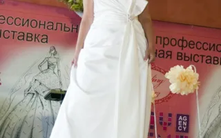 «Красавицы для Рембрандта» стали невестами на показе свадебных платьев