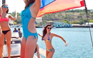 «Жемчужины Чёрного моря» вышли в море под алыми парусами