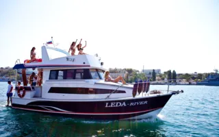 «Жемчужины Чёрного моря» вышли в море под алыми парусами