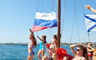 «Жемчужины Чёрного моря» вышли в море под алыми парусами