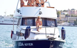 «Жемчужины Чёрного моря» вышли в море под алыми парусами