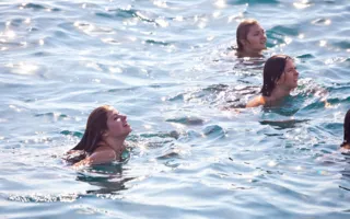 «Жемчужины Чёрного моря» вышли в море под алыми парусами