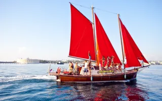 «Жемчужины Чёрного моря» вышли в море под алыми парусами
