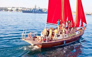 «Жемчужины Чёрного моря» вышли в море под алыми парусами